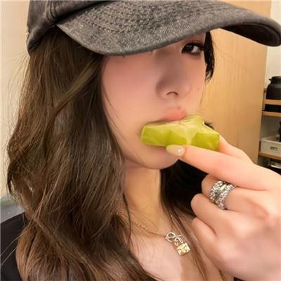 狐狸躲进洞